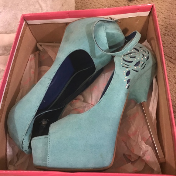 Heels - Picture 4 of 5